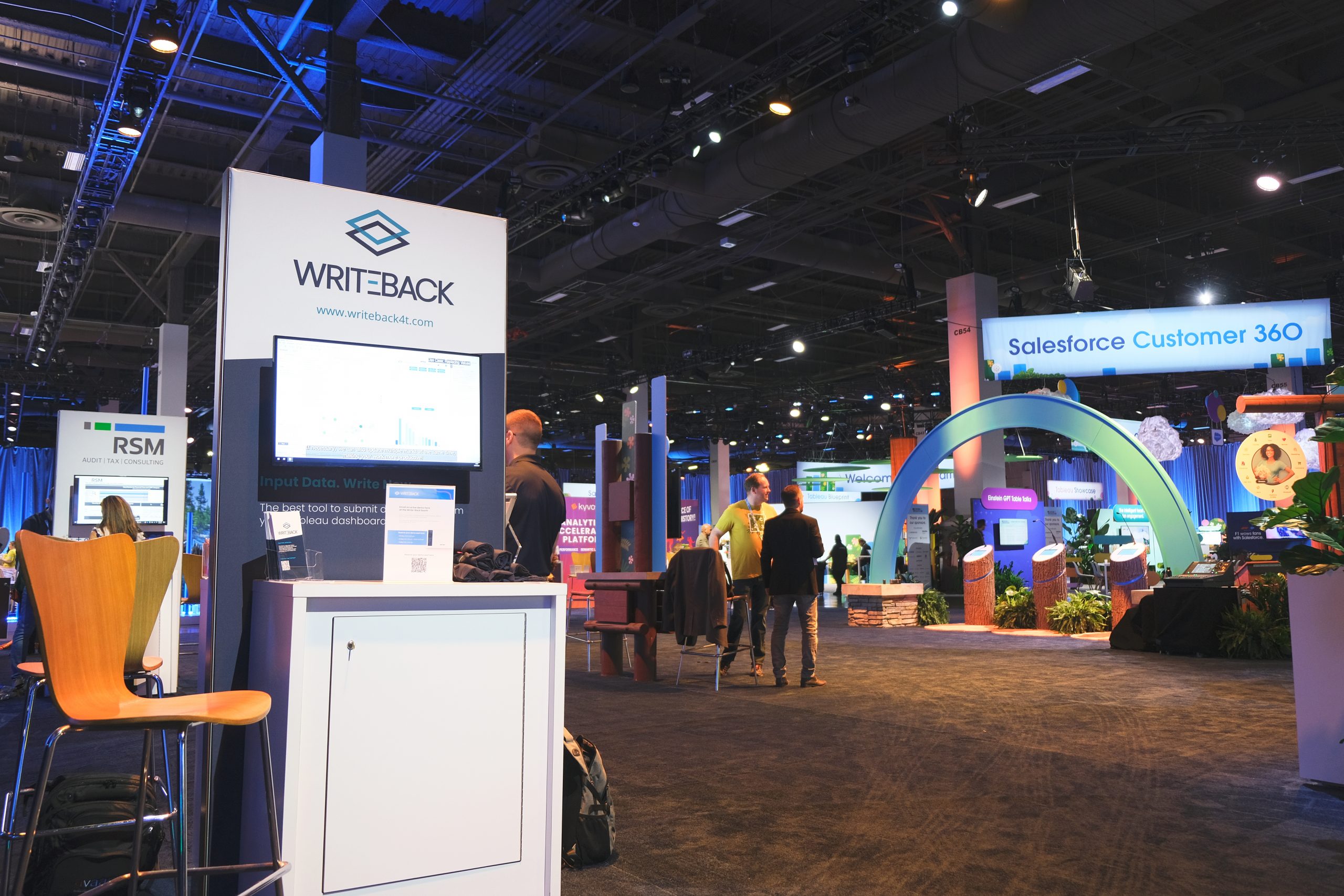 write-back-stand-data-village